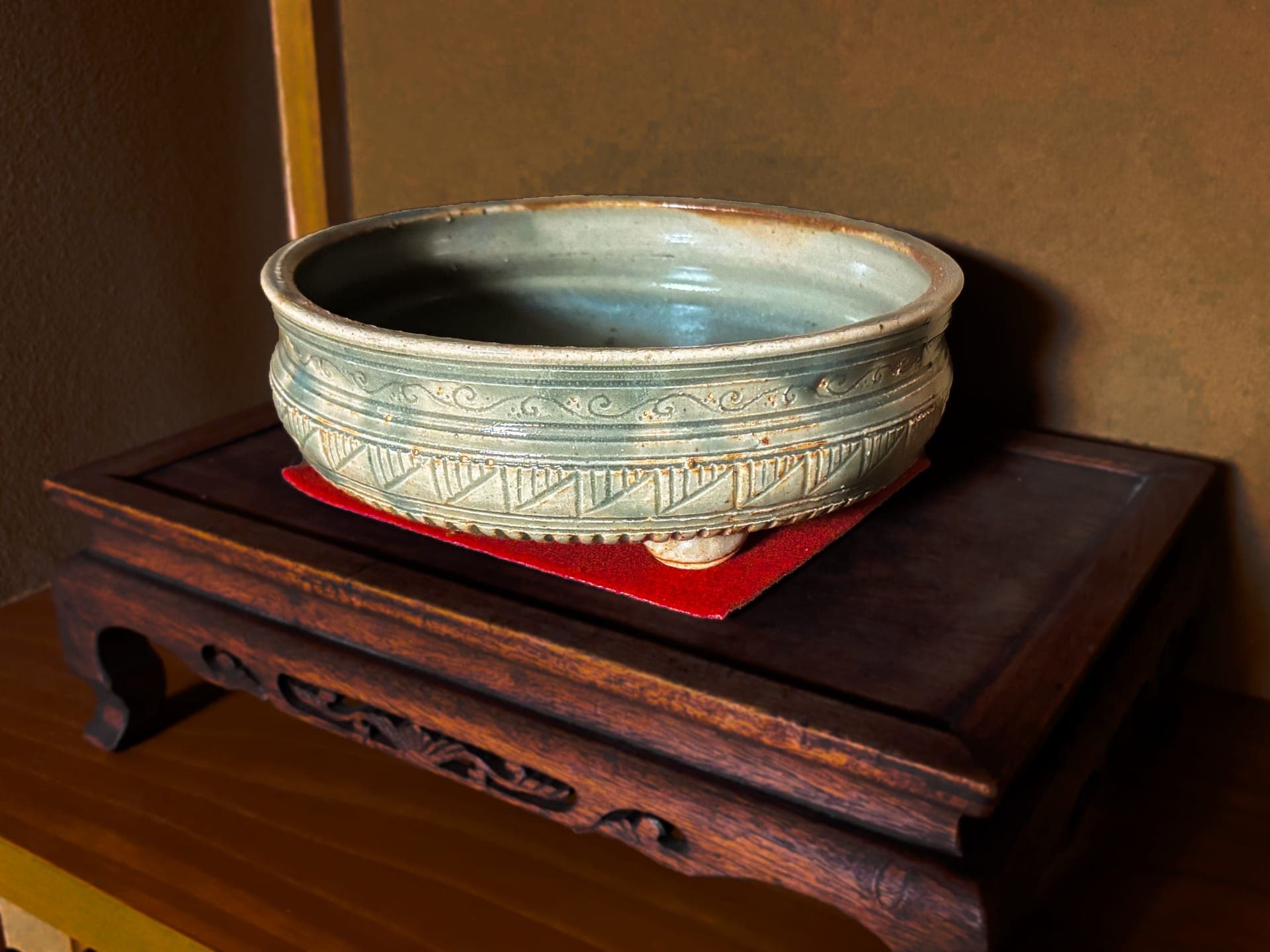美濃焼の伝統的な陶器のコレクション